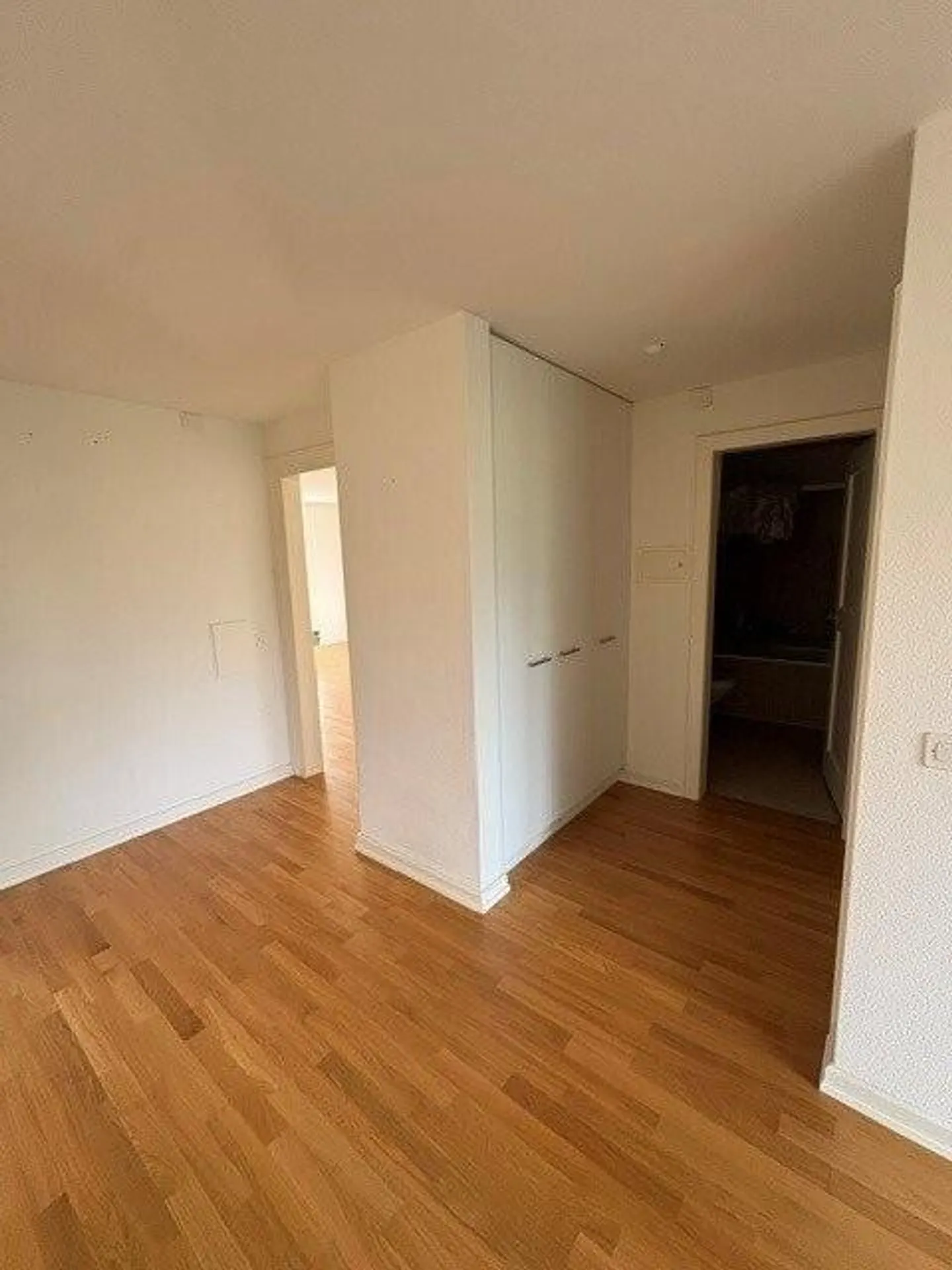 Appartement lumineux de 4 pièces au 2ème étage avec balcon - Photo 5 sur 12