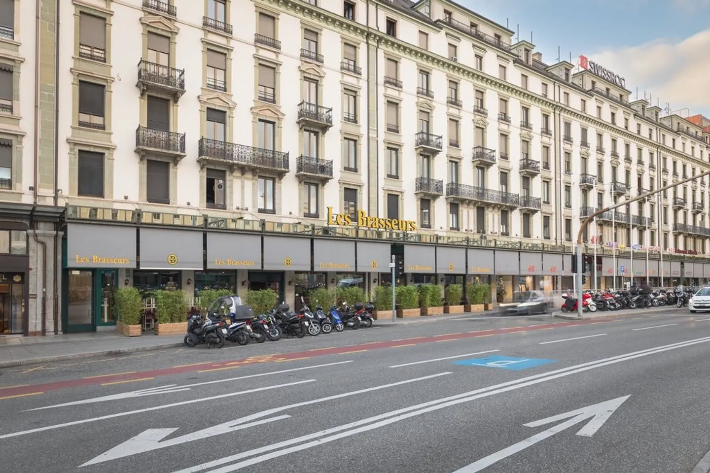 Place de parking dans le garage souterrain privé de la gare Cornavin - Photo 1 sur 1