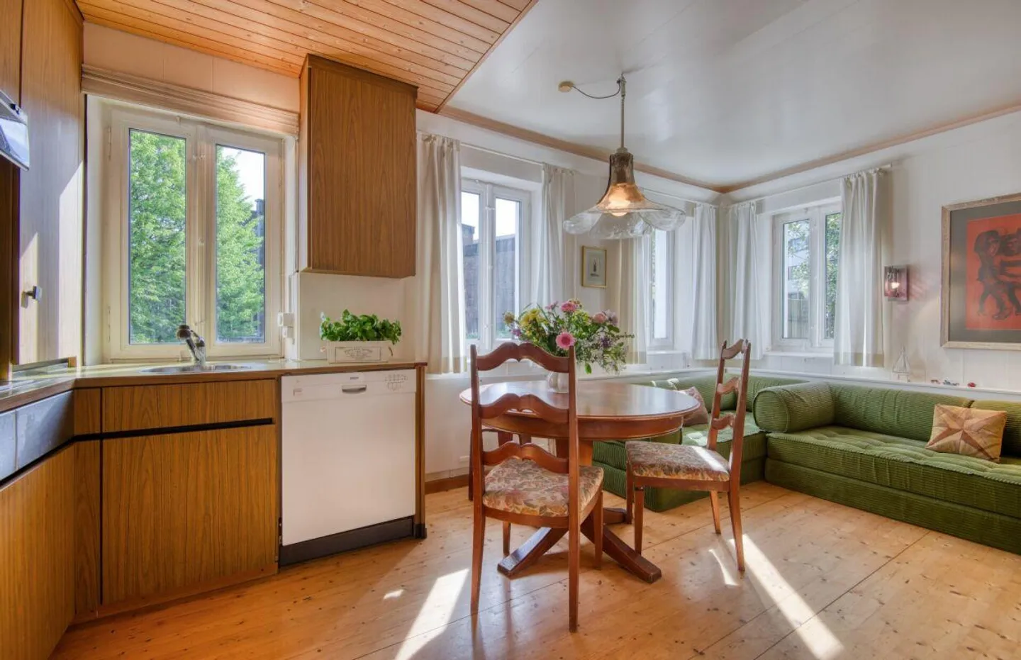 Ready for your own ideas: THE SMALL HOUSE IN THE CENTER OF HORGEN - Photo 5 of 11