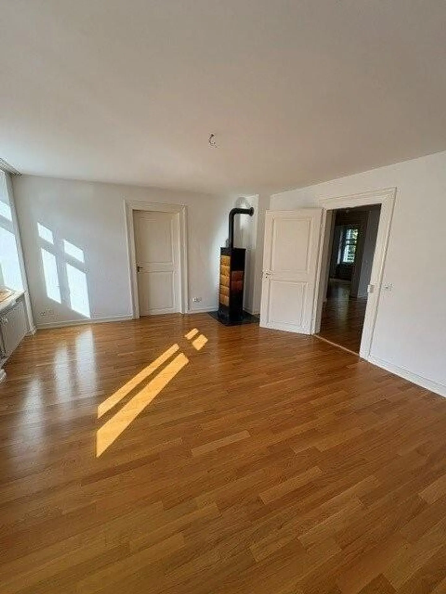 Appartement lumineux de 4 pièces au 2ème étage avec balcon - Photo 7 sur 12