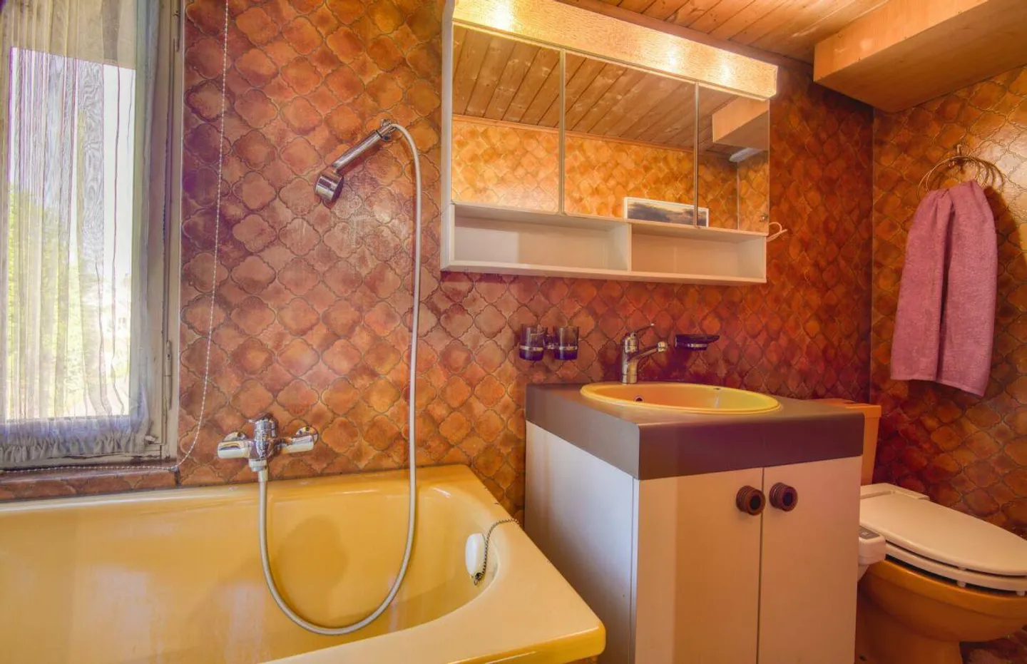 Ready for your own ideas: THE SMALL HOUSE IN THE CENTER OF HORGEN - Photo 7 of 11