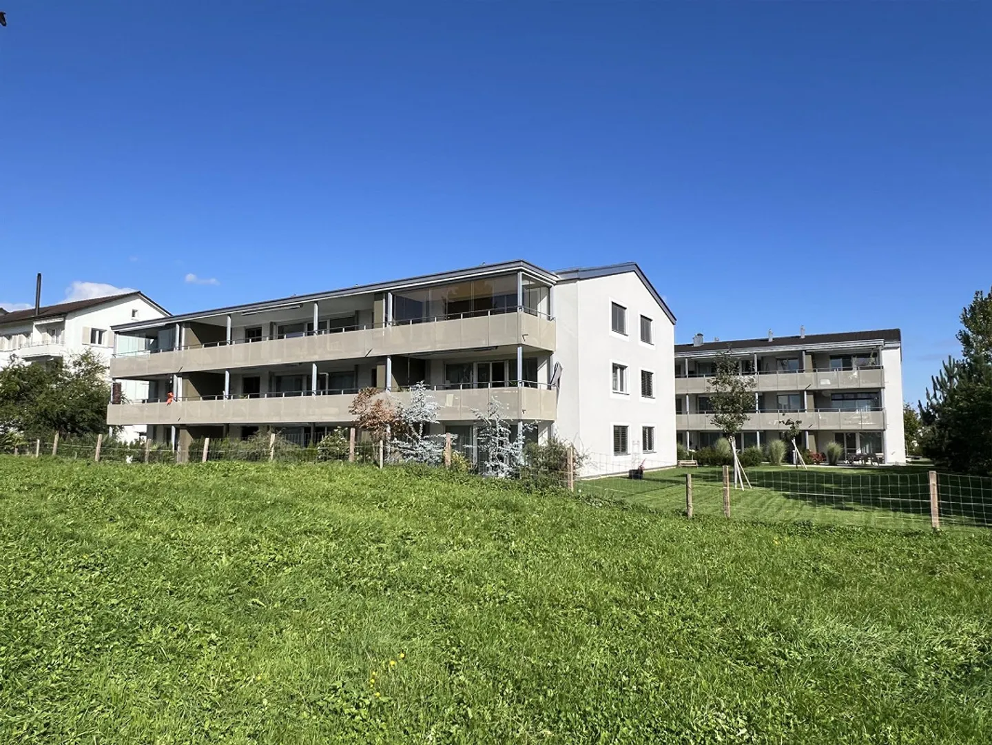 Vivere in modo tranquillo e soleggiato, adiacente alla zona agricola! - Foto 3 di 30