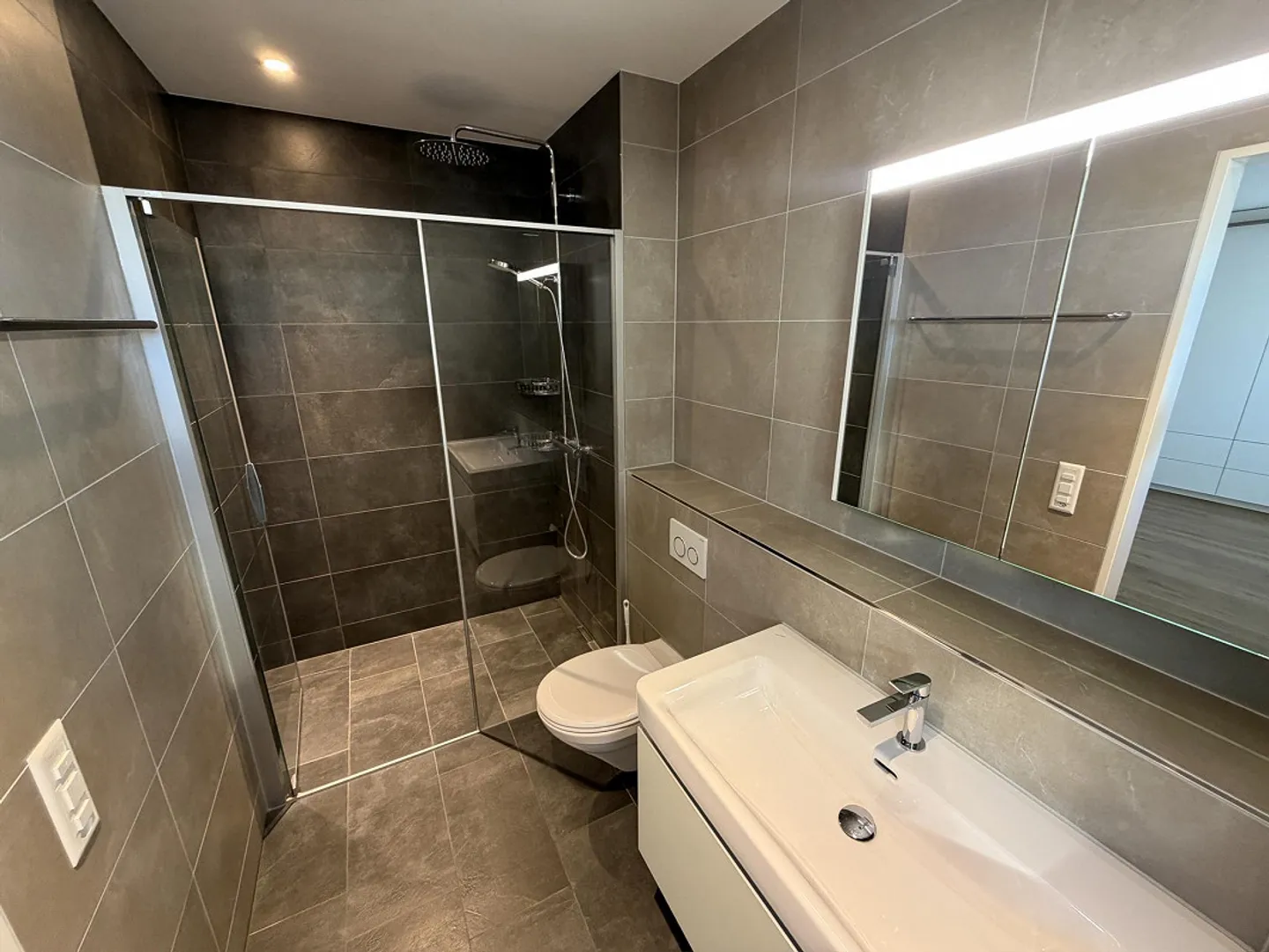 Vivere in modo tranquillo e soleggiato, adiacente alla zona agricola! - Foto 10 di 30