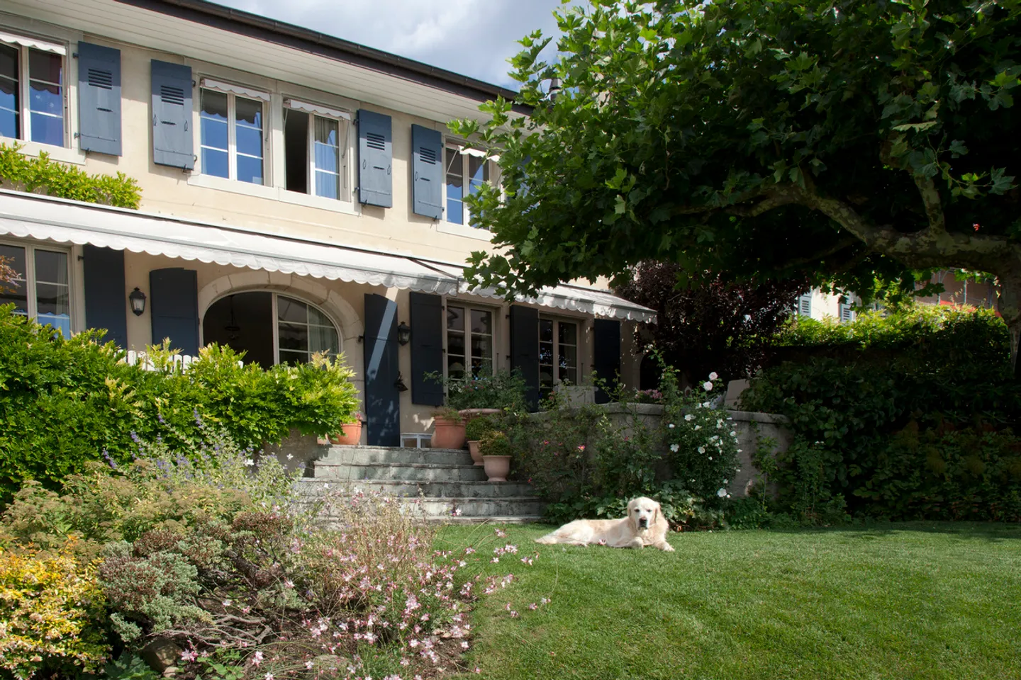 Extraordinary property in the heart of the village with a view of the lake - Photo 1 of 14