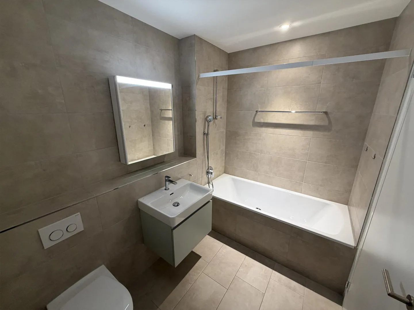 Vivere in modo tranquillo e soleggiato, adiacente alla zona agricola! - Foto 14 di 30