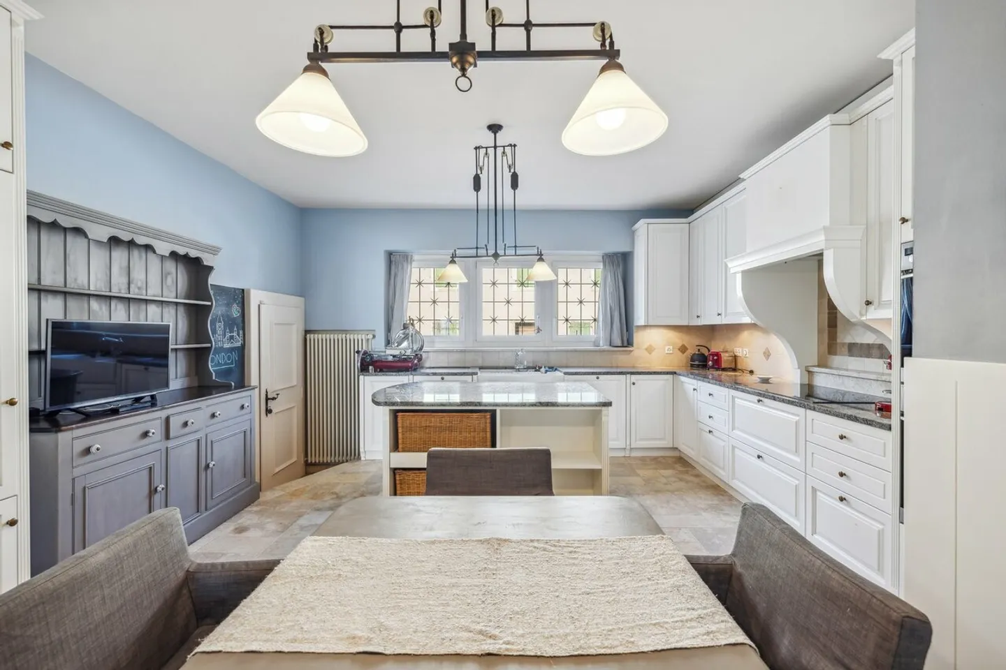 Extraordinary property in the heart of the village with a view of the lake - Photo 5 of 14