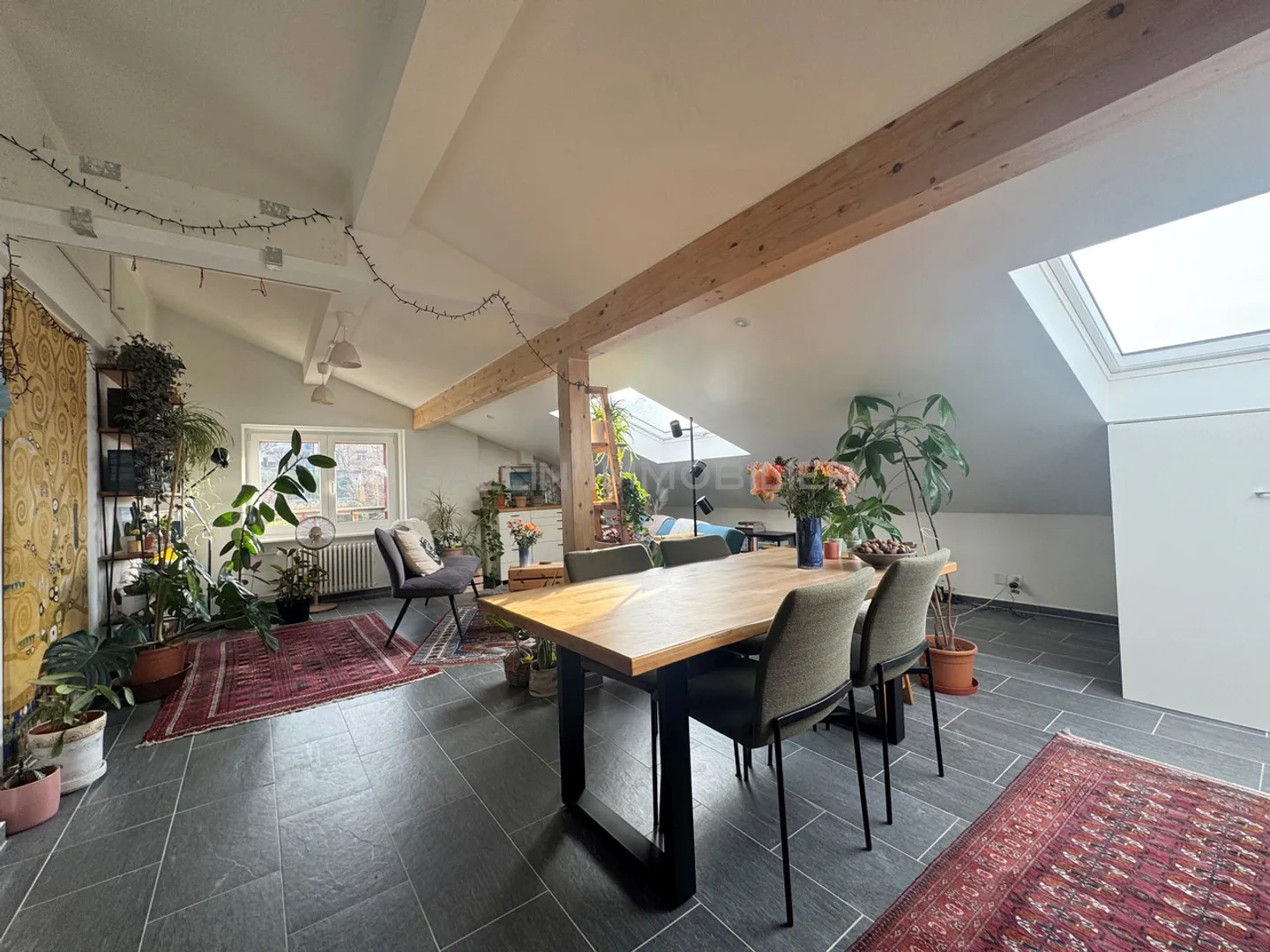 2-Zimmer-Wohnung im Dachgeschoss mit Außenparkplatz - Foto 2 von 7