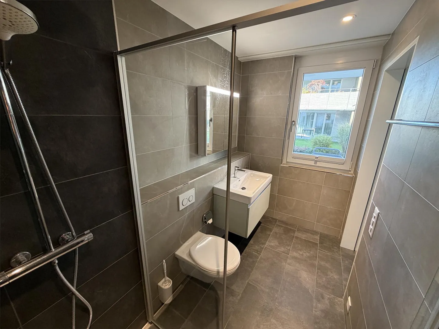 Vivere in modo tranquillo e soleggiato, adiacente alla zona agricola! - Foto 23 di 30