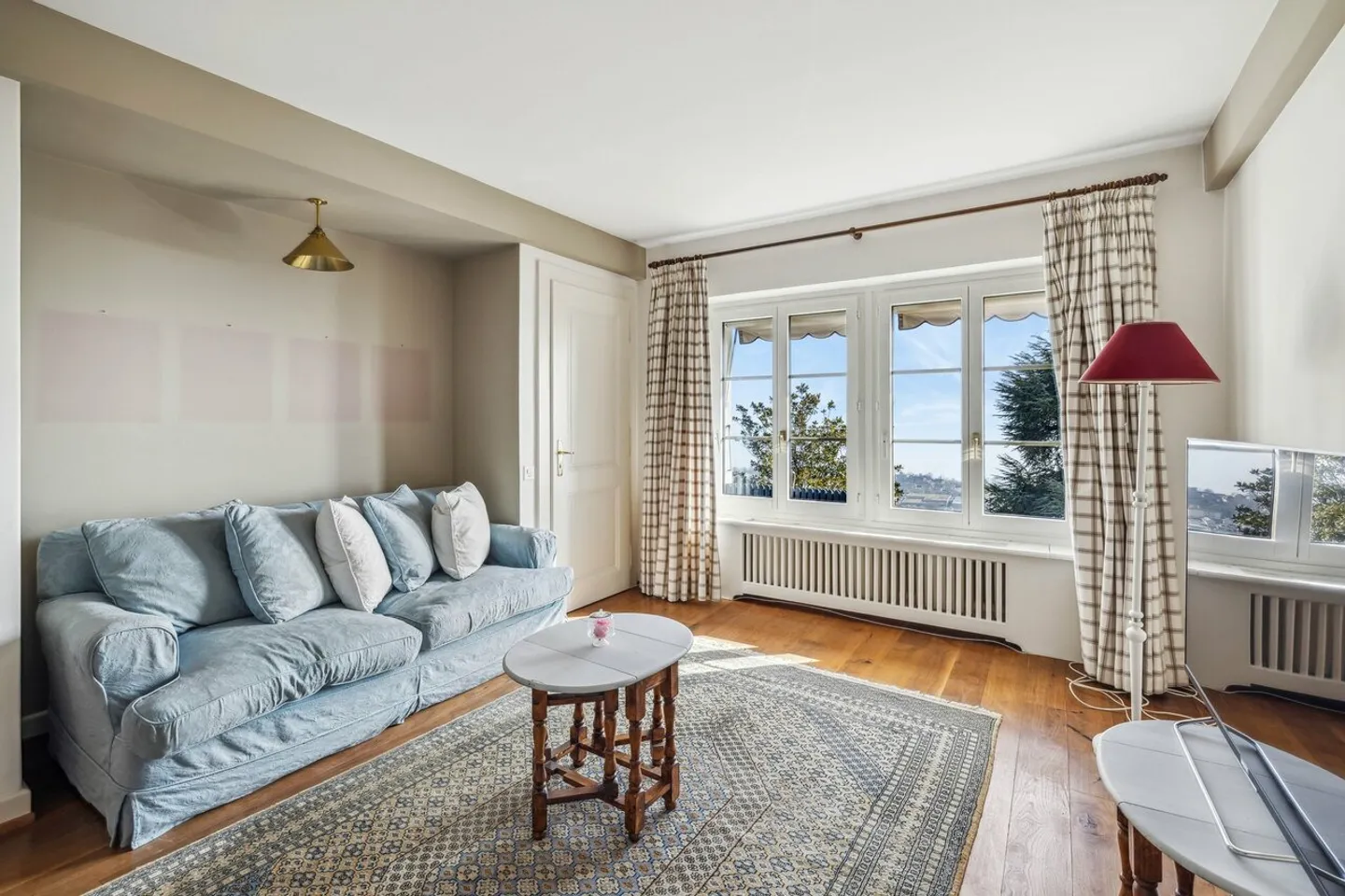 Extraordinary property in the heart of the village with a view of the lake - Photo 9 of 14