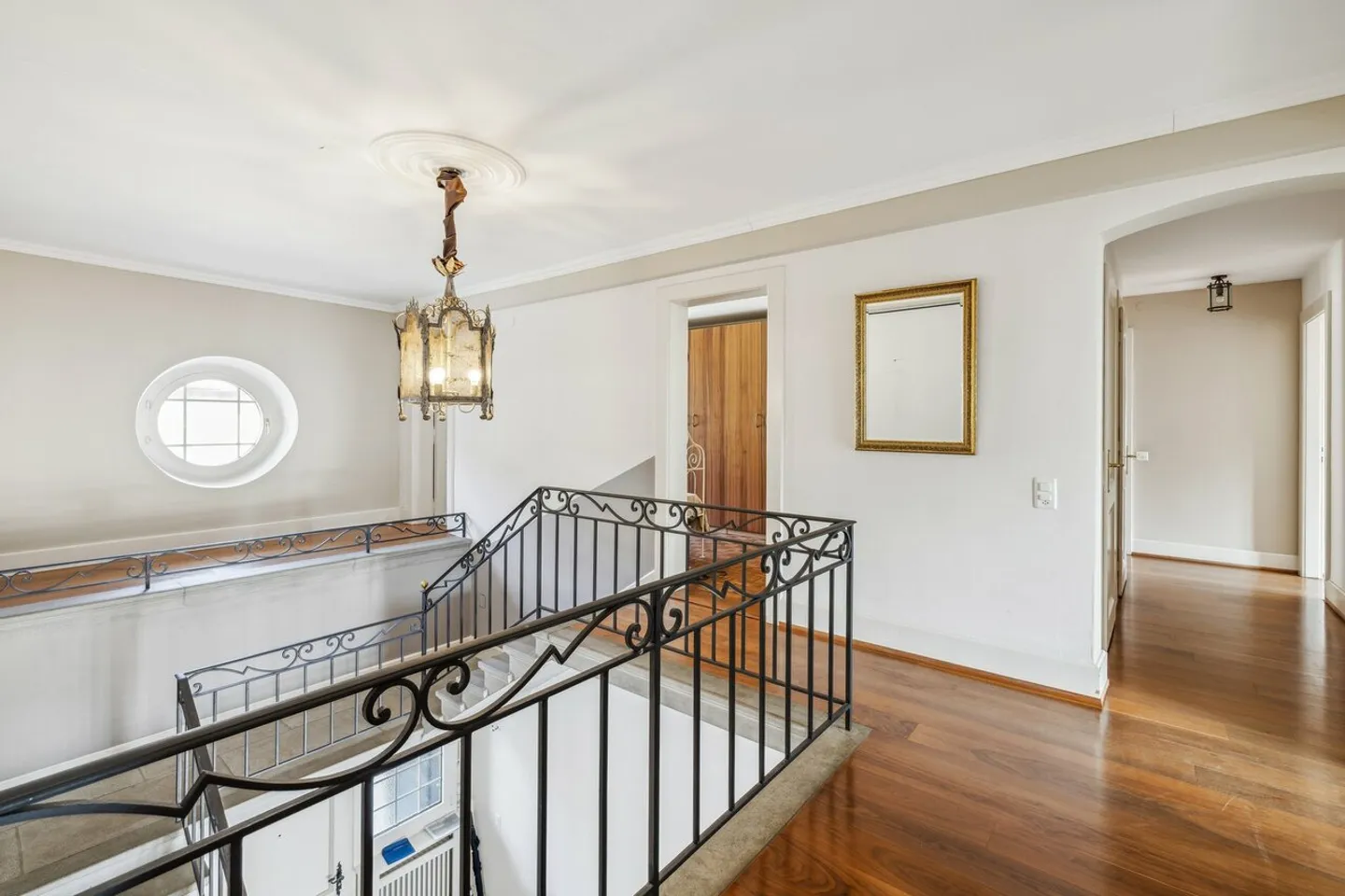 Extraordinary property in the heart of the village with a view of the lake - Photo 11 of 14