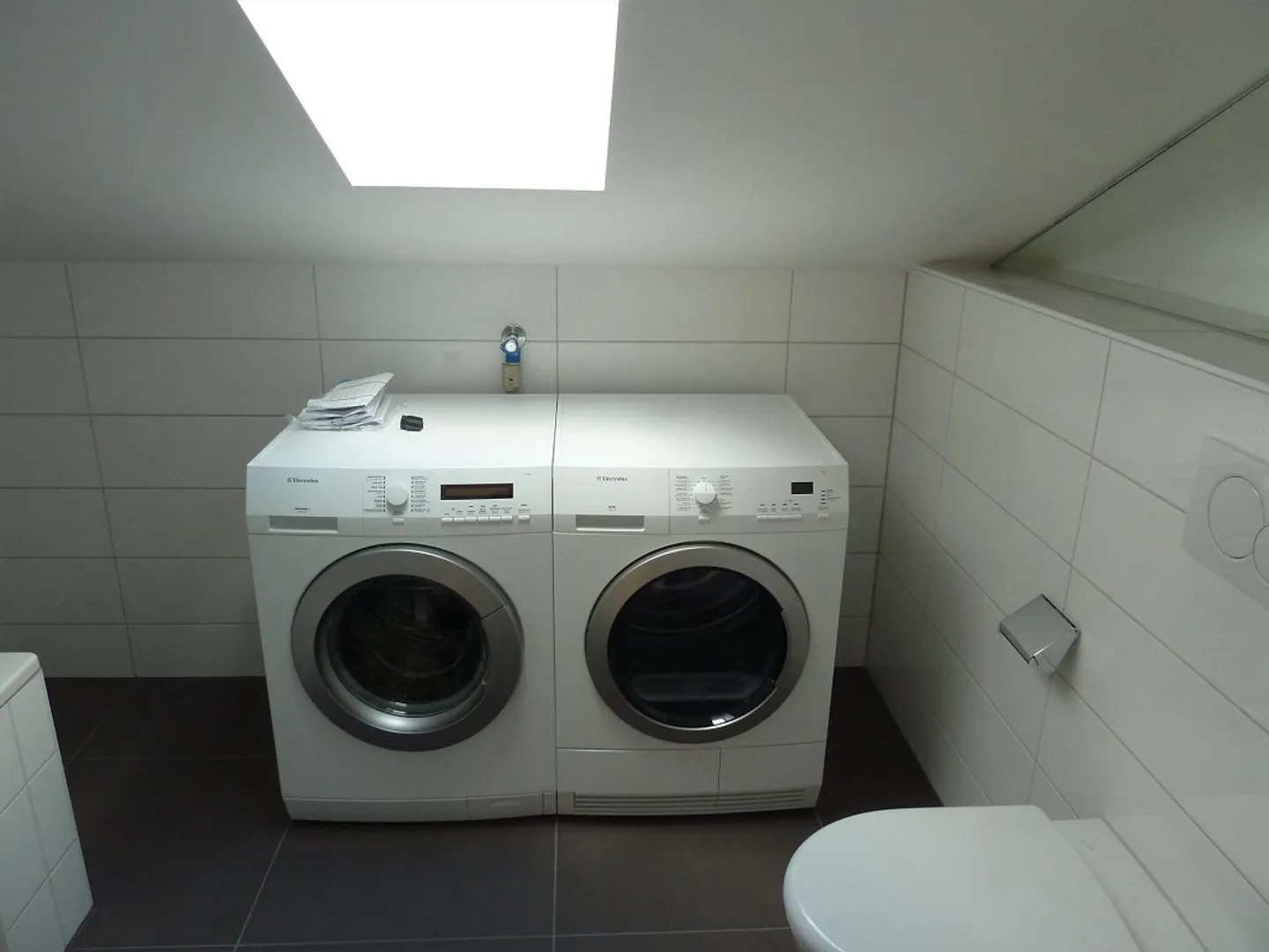 Charmante appartement de toit 2.5 pièces près de Rosengarten - Photo 6 sur 13