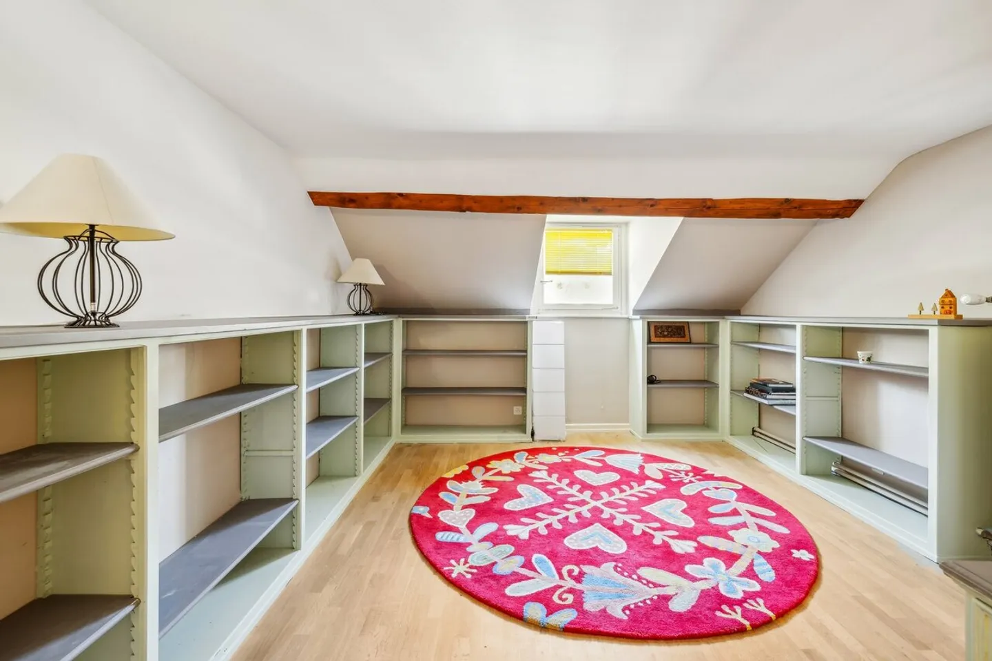 Extraordinary property in the heart of the village with a view of the lake - Photo 12 of 14