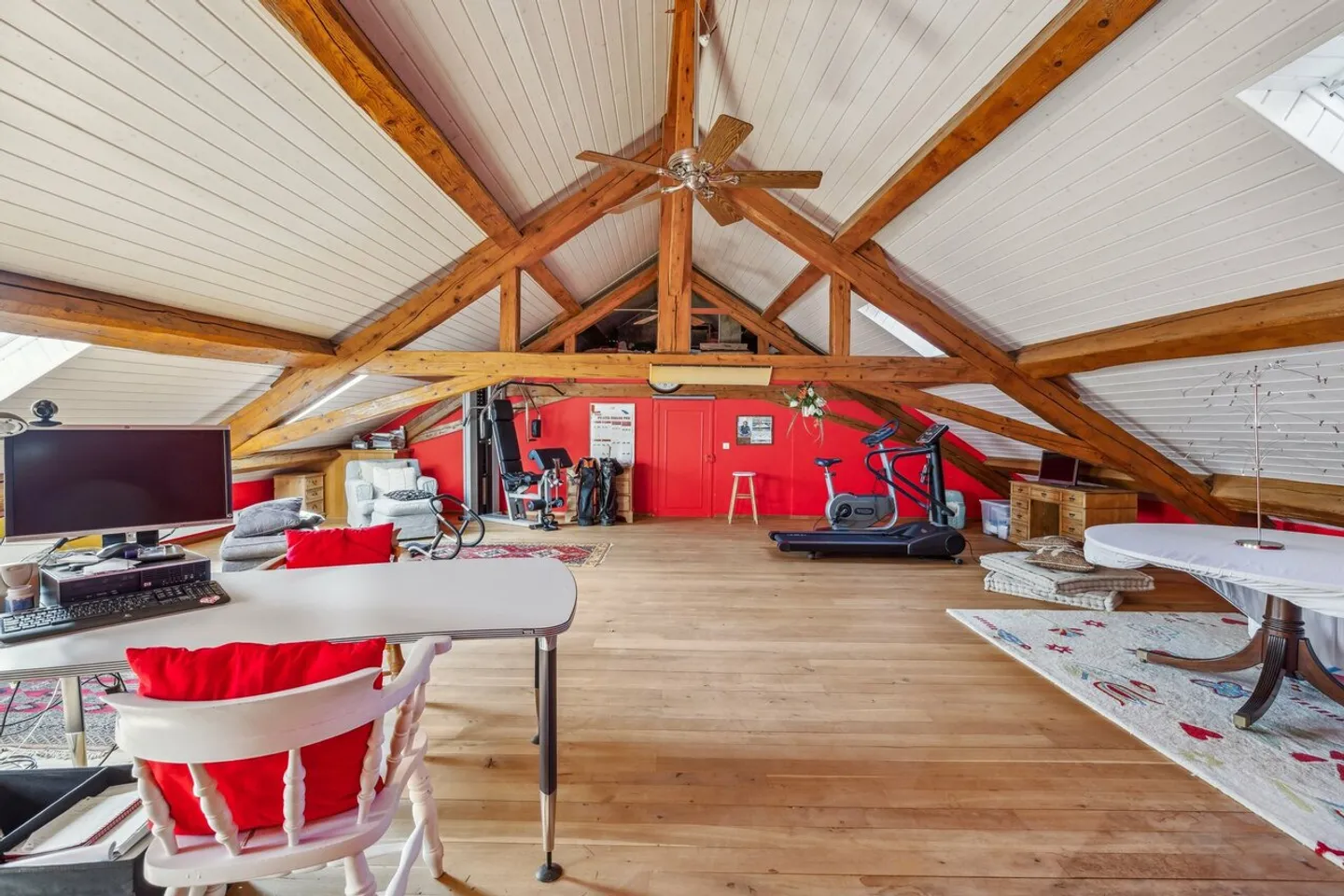 Extraordinary property in the heart of the village with a view of the lake - Photo 13 of 14