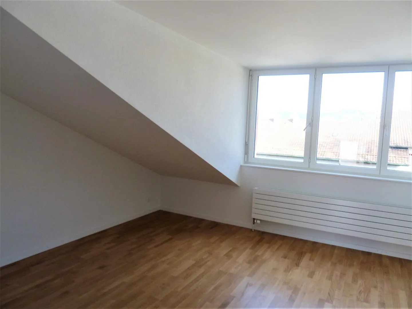 Charmante appartement de toit 2.5 pièces près de Rosengarten - Photo 7 sur 13