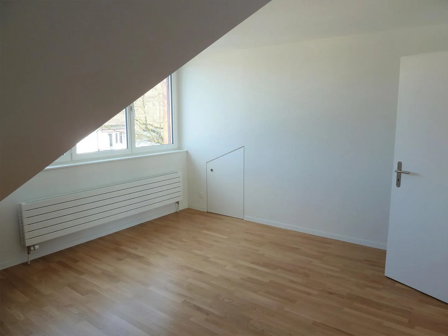 Charmante appartement de toit 2.5 pièces près de Rosengarten - Photo 8 sur 13