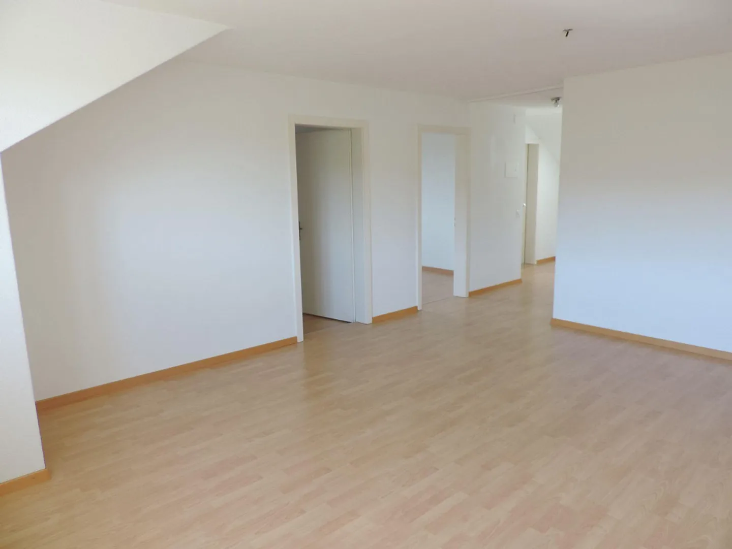 Charmante appartement de 3 pièces dans les combles - Photo 3 sur 9
