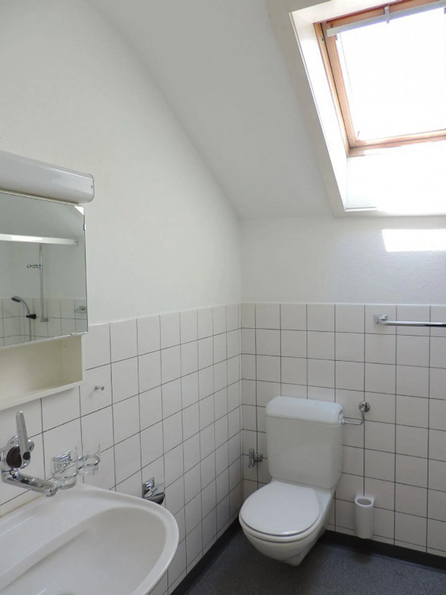 Charmante appartement de 3 pièces dans les combles - Photo 9 sur 9