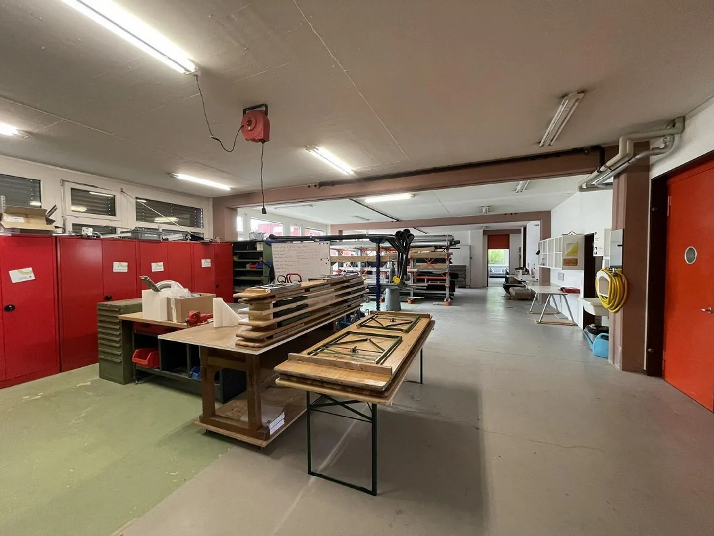 Spazio commerciale/magazzino attraente in affitto - Foto 1 di 6