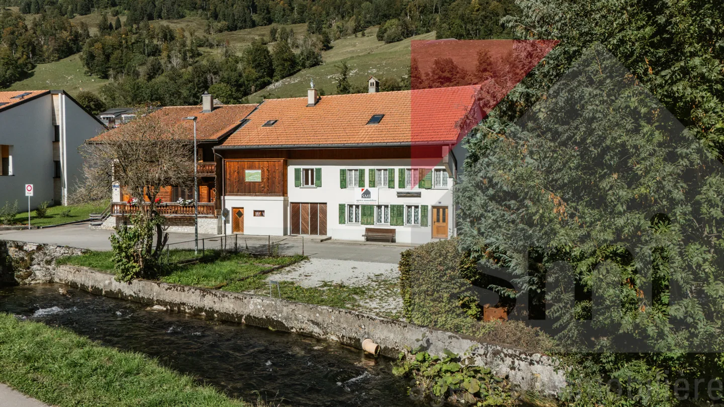 Affascinante casa bifamiliare con potenziale di ampliamento - Foto 13 di 19