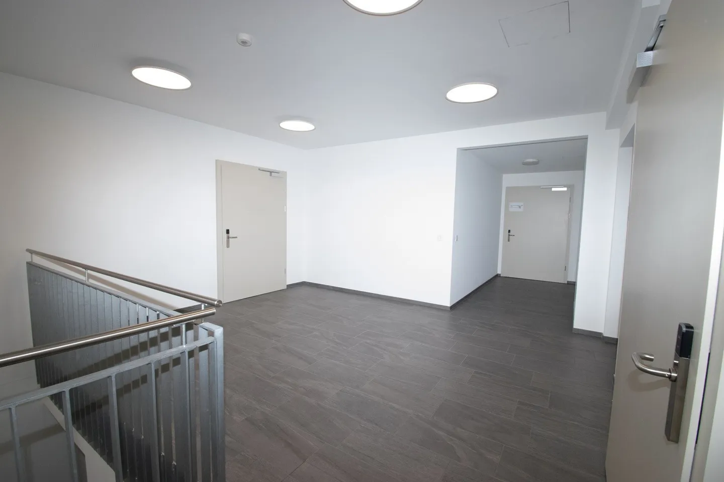 Spazio commerciale (servizio/produzione) con vista sul castello di Thun - Foto 7 di 13
