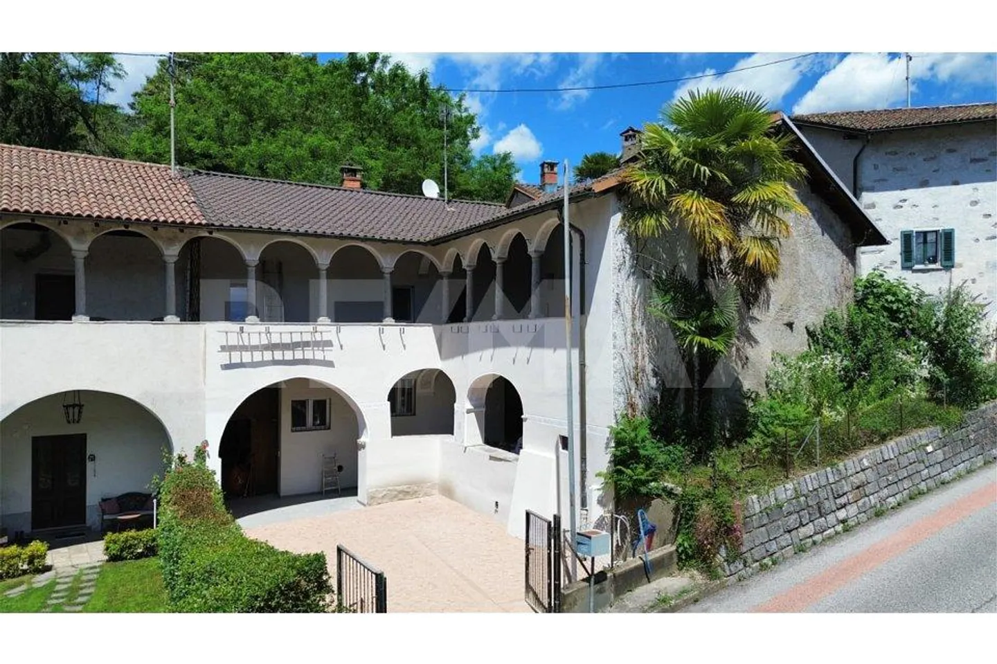 Charmantes historisches Haus, das komplett mit großem Garten renoviert wurde - Foto 1 von 13
