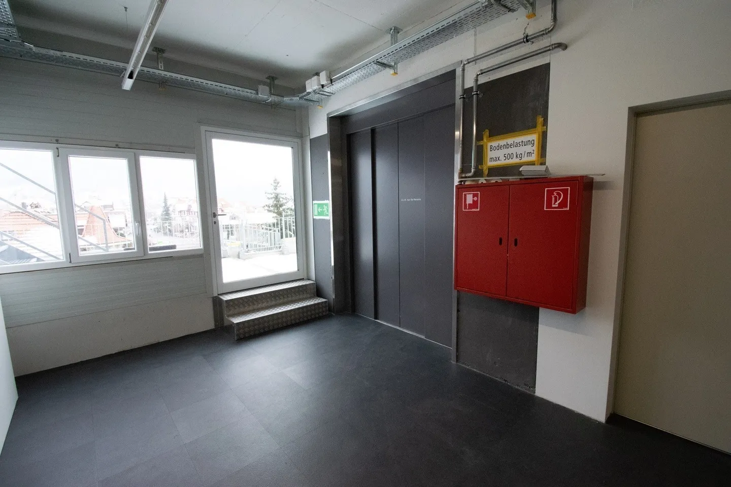 Spazio commerciale (servizio/produzione) con vista sul castello di Thun - Foto 9 di 13