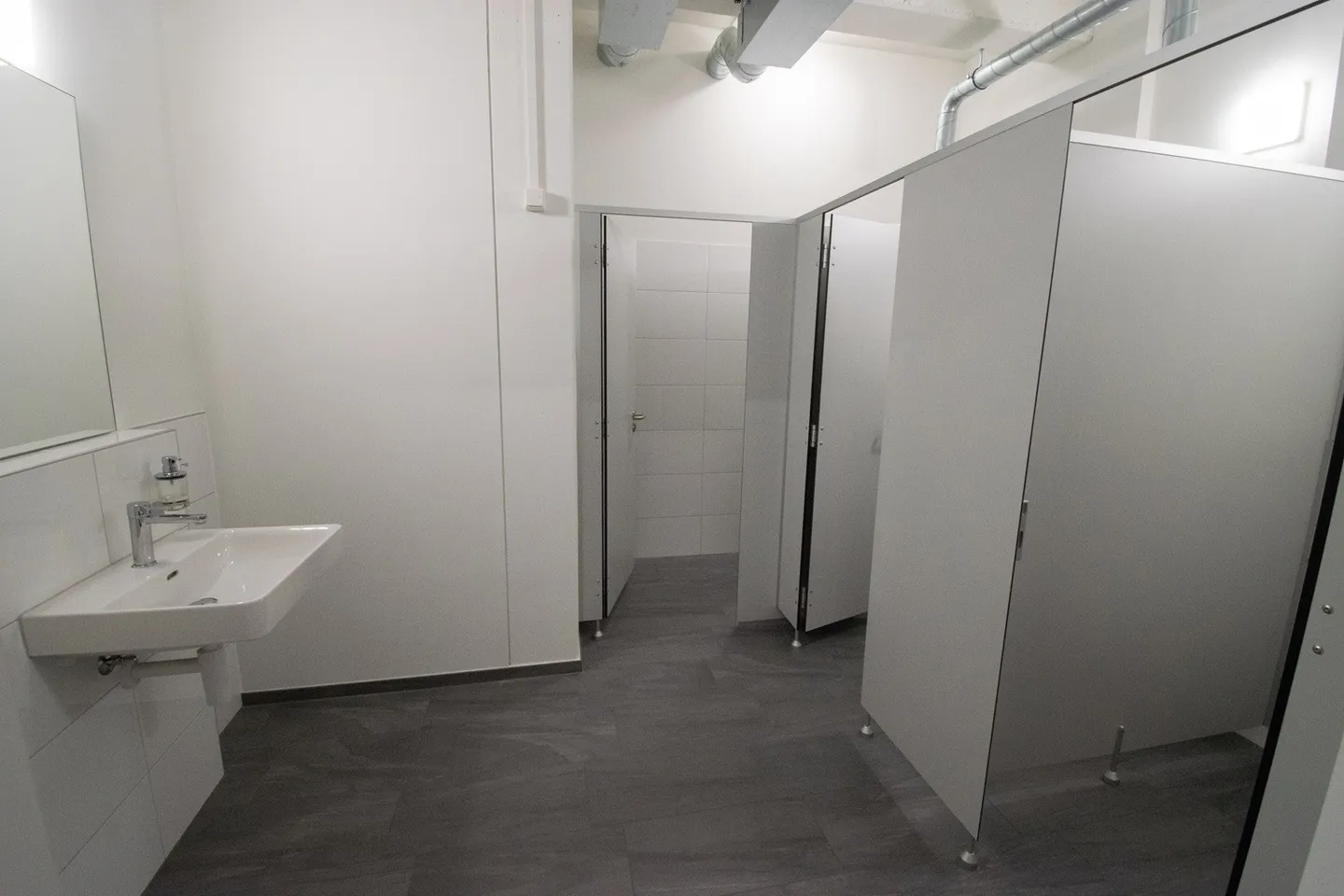 Spazio commerciale (servizio/produzione) con vista sul castello di Thun - Foto 11 di 13