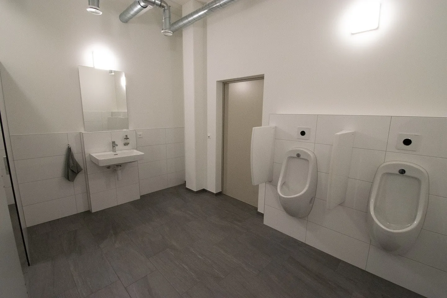 Spazio commerciale (servizio/produzione) con vista sul castello di Thun - Foto 12 di 13