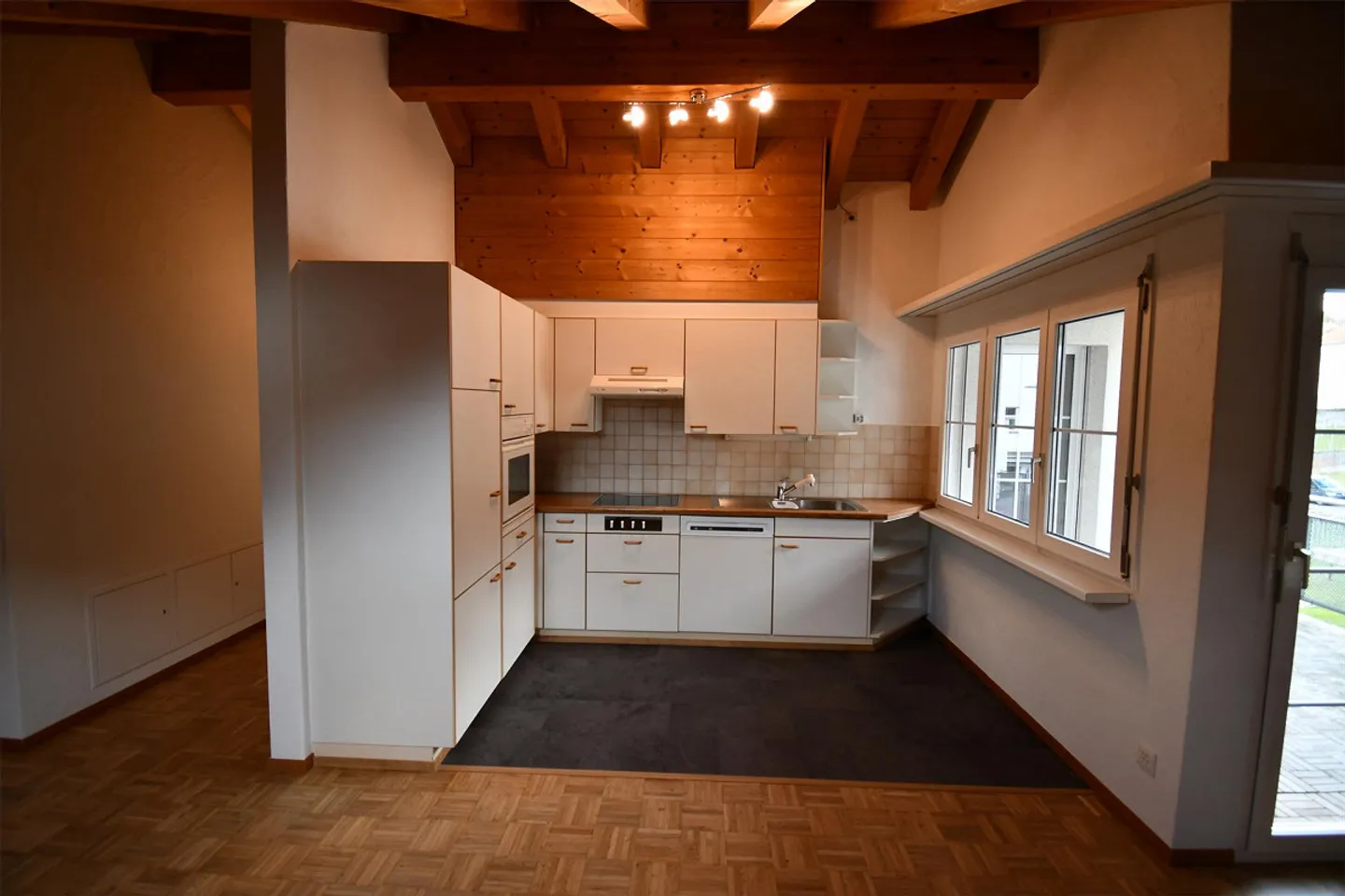 Per gli amanti del legno - Originale appartamento mansardato di 3 stanze a Malans - Foto 5 di 14