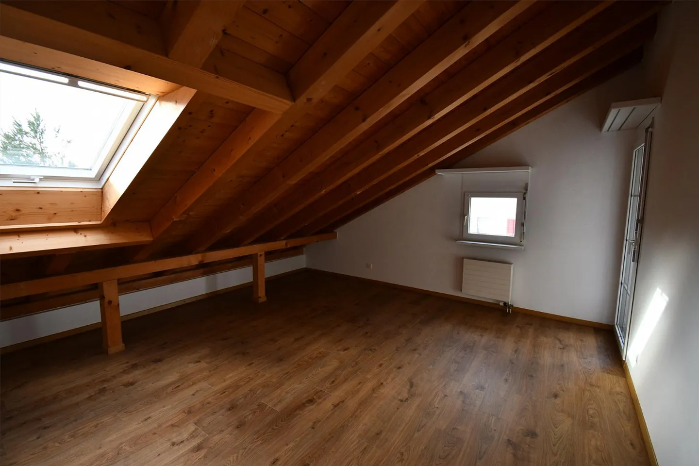 Per gli amanti del legno - Originale appartamento mansardato di 3 stanze a Malans - Foto 6 di 14
