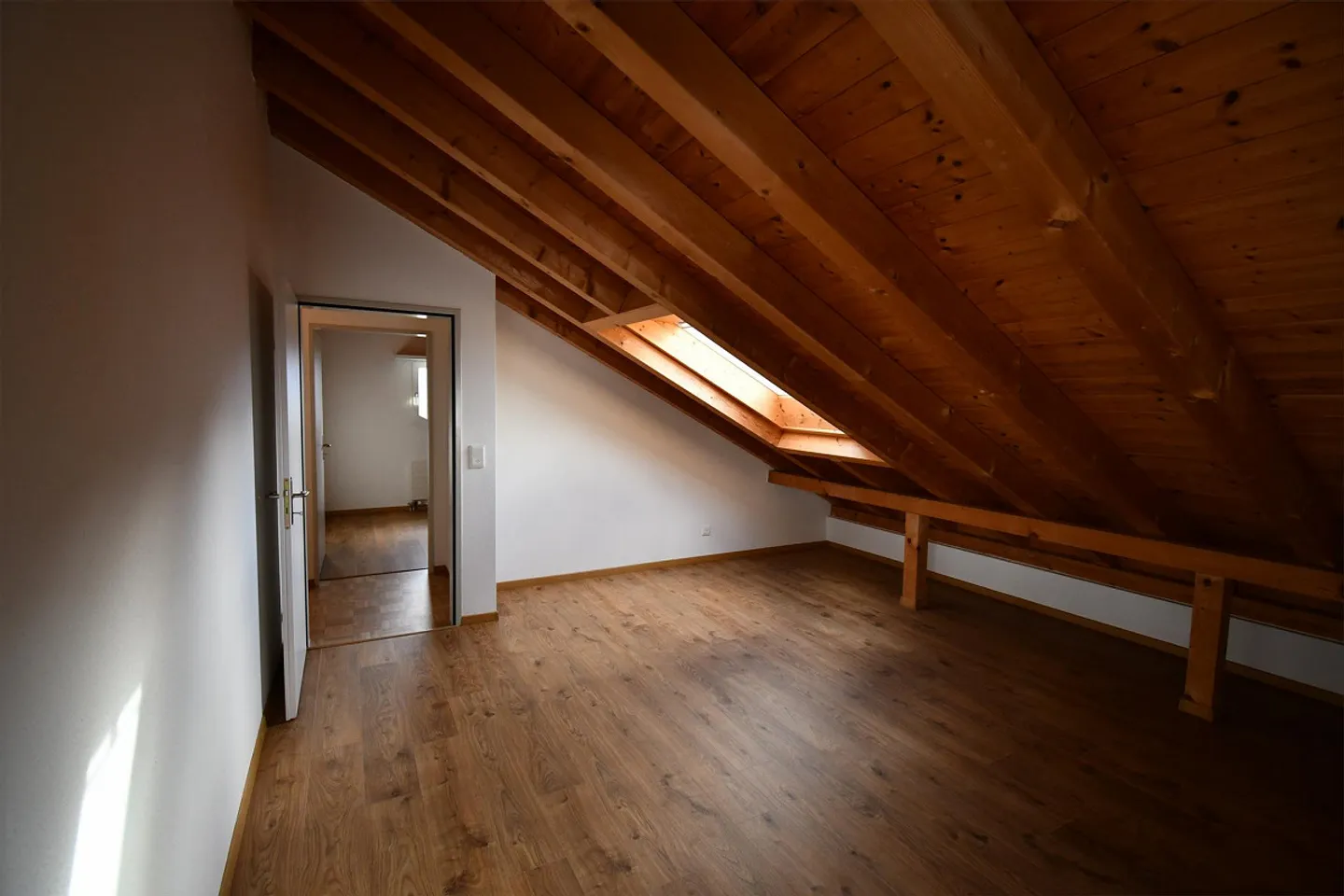 Per gli amanti del legno - Originale appartamento mansardato di 3 stanze a Malans - Foto 7 di 14