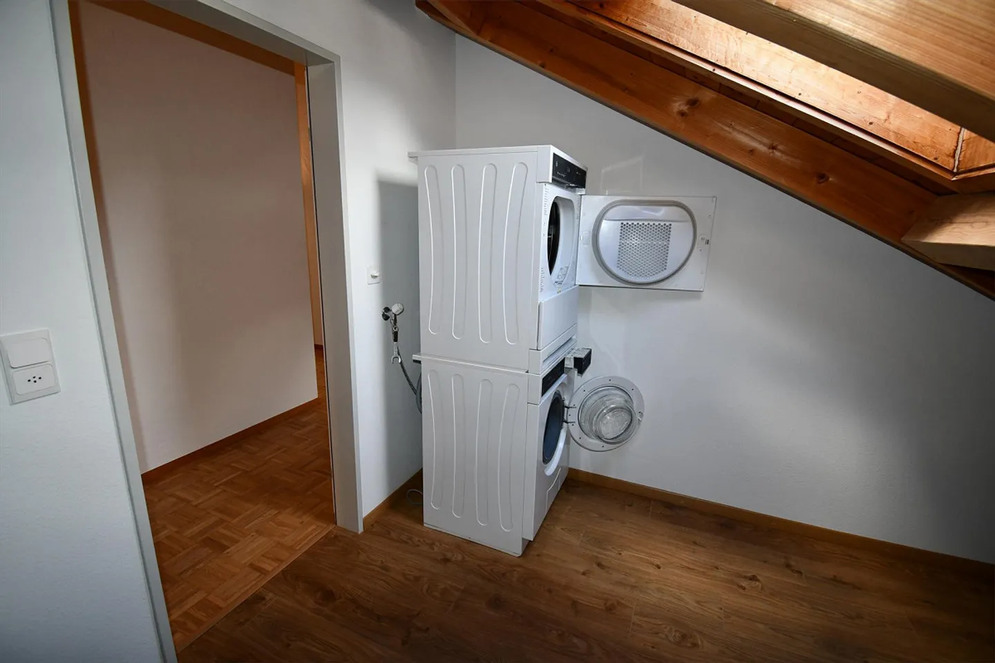 Per gli amanti del legno - Originale appartamento mansardato di 3 stanze a Malans - Foto 9 di 14