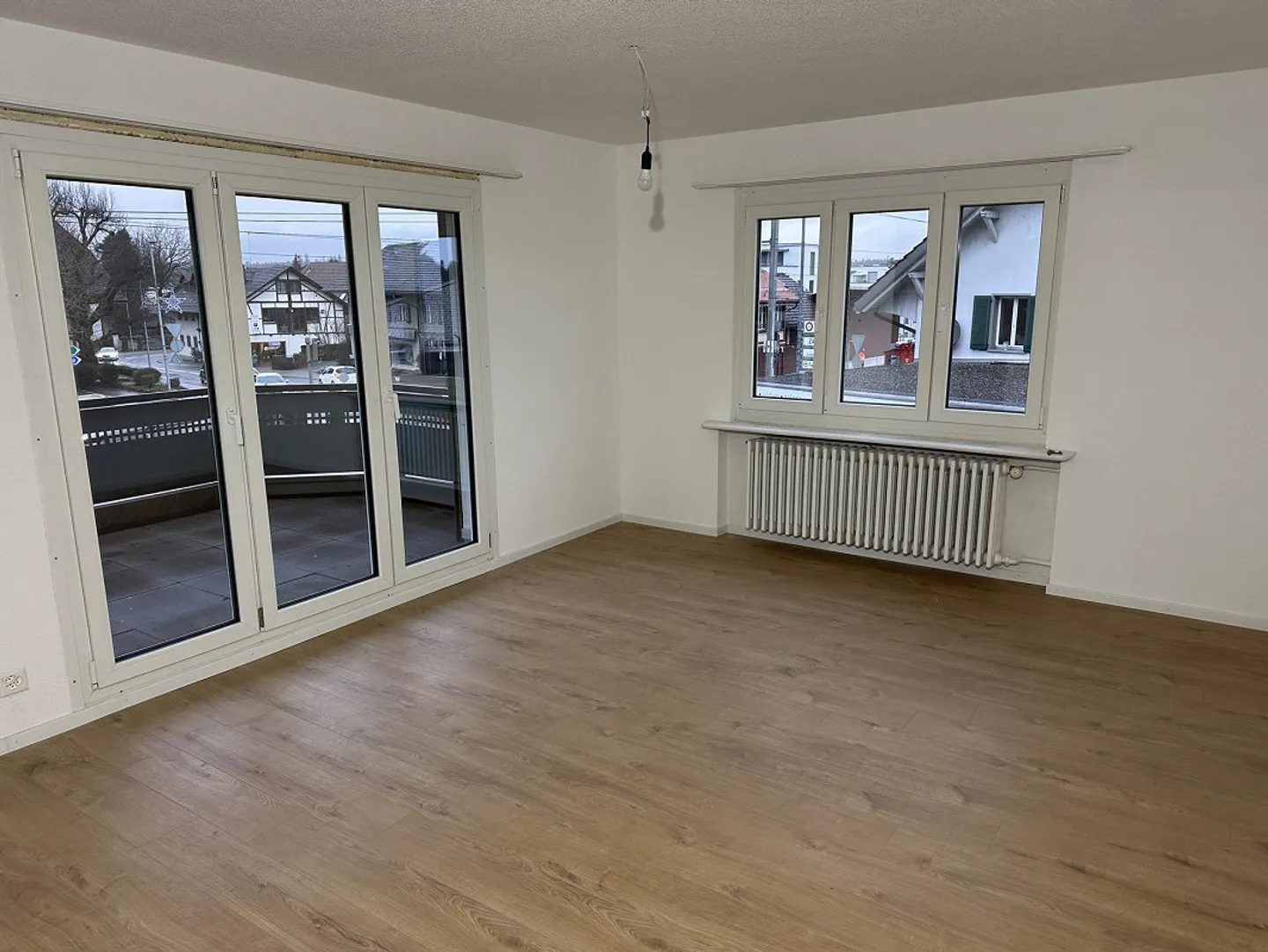 Charmante appartement 4 pièces avec grande terrasse au cœur d'Aarwangen - Photo 5 sur 6