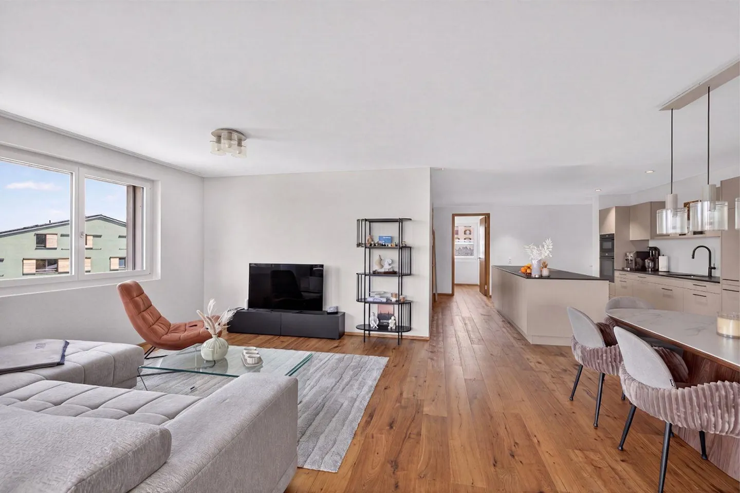 Plenty of space for beautiful moments, enjoyment, and tranquility - Photo 3 of 12