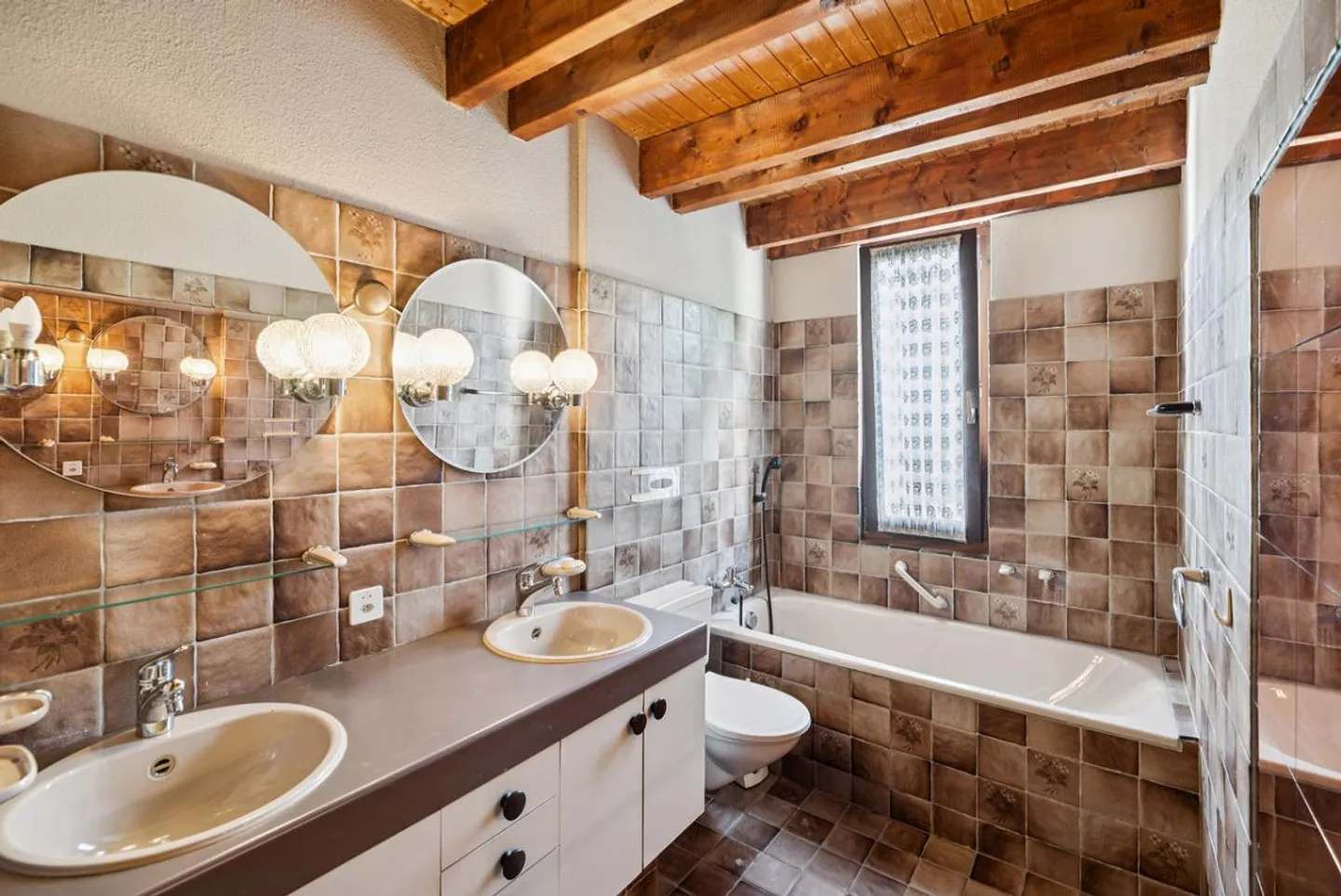 Affascinante casa familiare con piscina - Foto 7 di 10