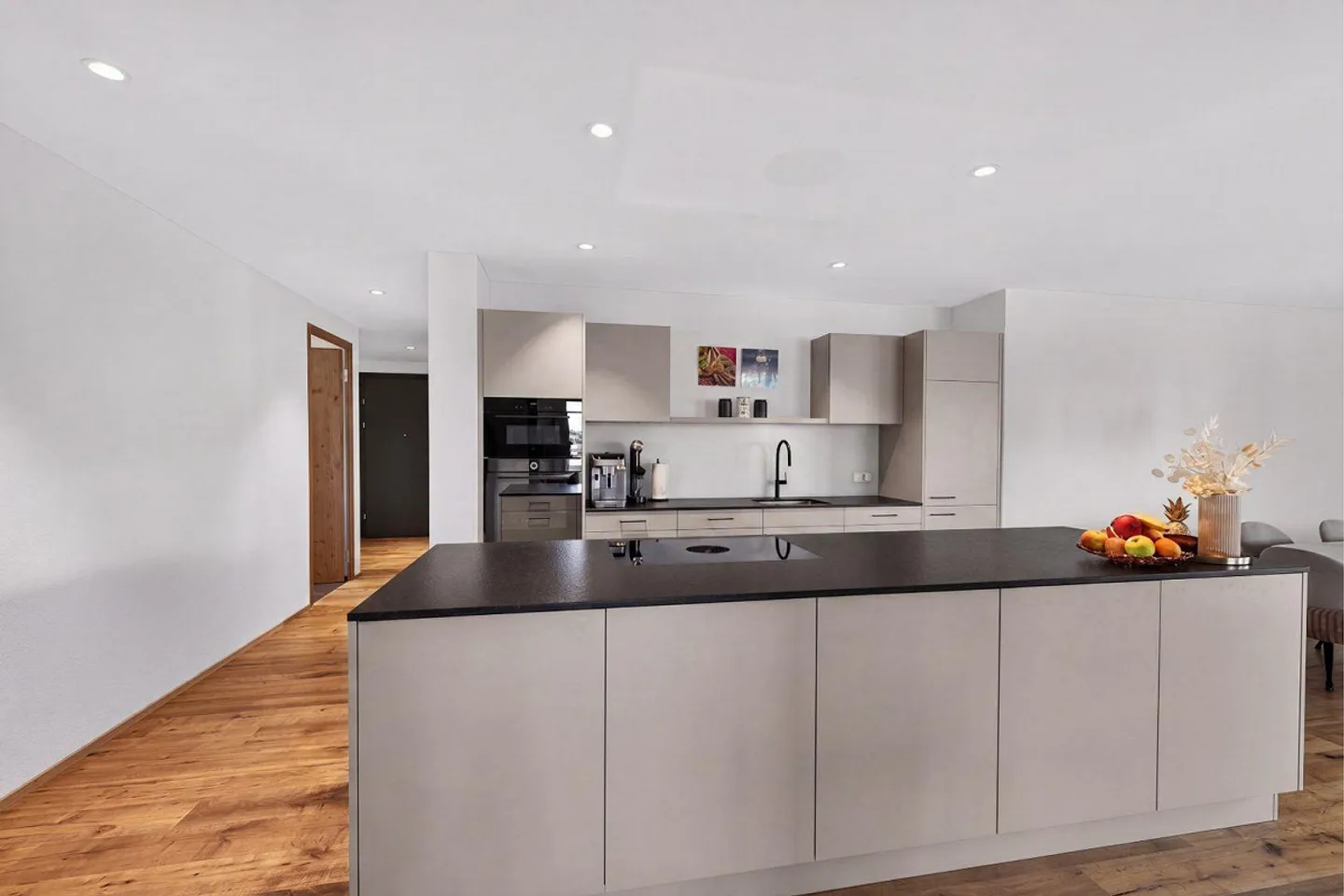 Plenty of space for beautiful moments, enjoyment, and tranquility - Photo 4 of 12