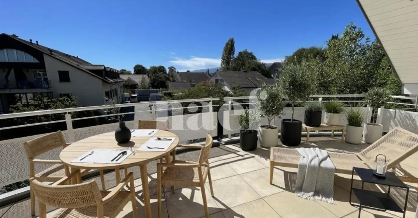 Nel centro del villaggio - Bellissimo appartamento di 5,5 locali in mansarda con camino e grande balcone - Foto 1 di 8
