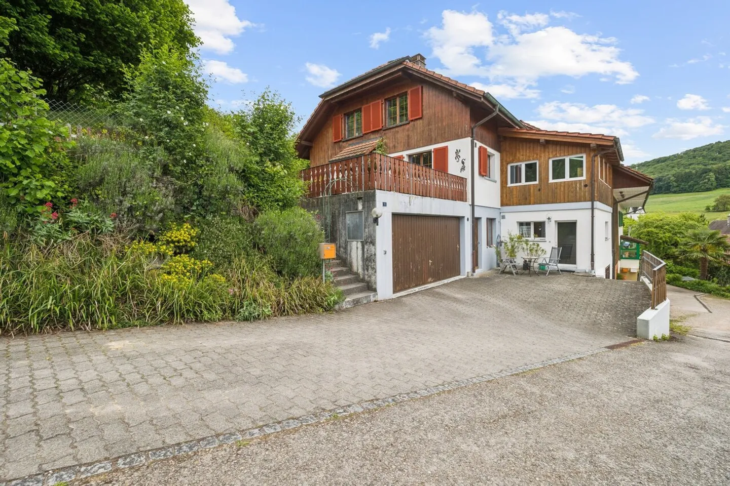 Exclusive single-family house with beautiful views - Photo 1 of 6