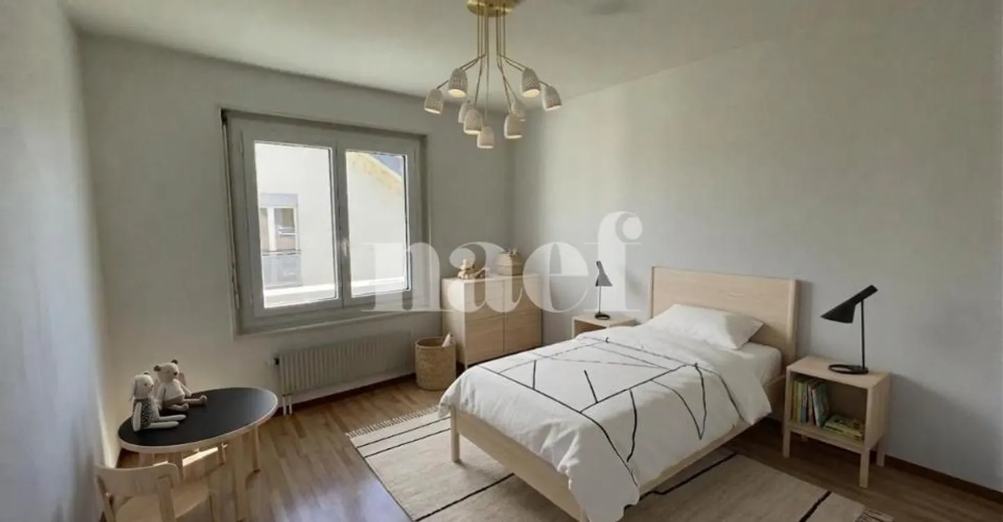 Nel centro del villaggio - Bellissimo appartamento di 5,5 locali in mansarda con camino e grande balcone - Foto 5 di 8