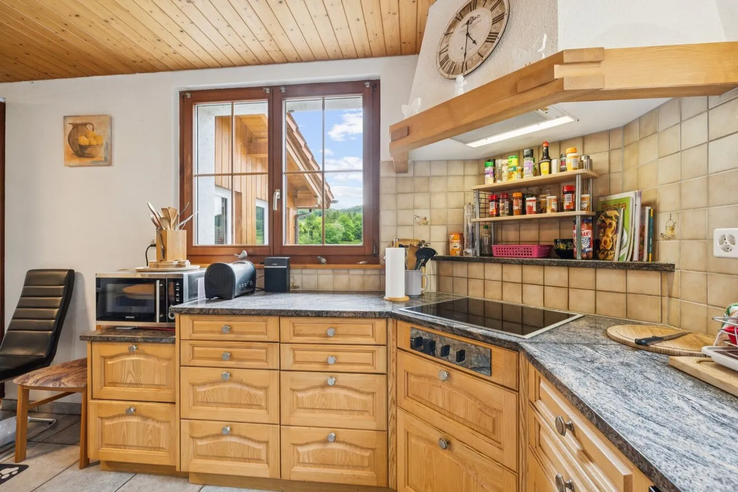 Exclusive single-family house with beautiful views - Photo 2 of 6