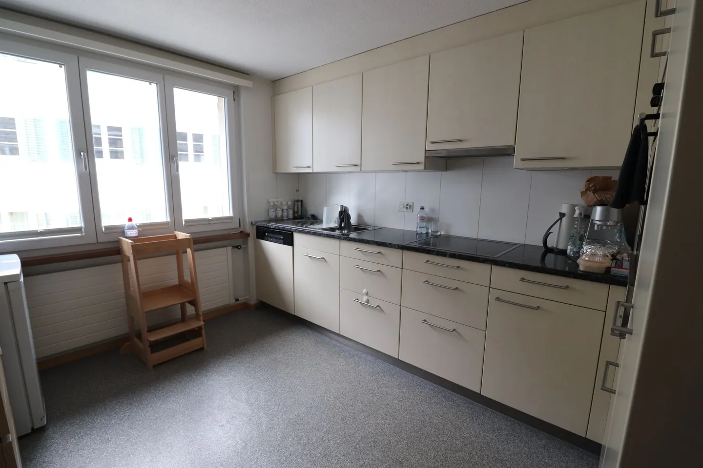 5 Room Apartment with Balcony - Photo 2 of 6