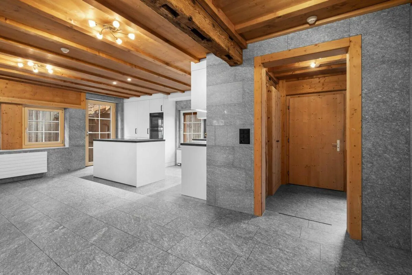 Fattoria (parte di casa) con fienile e terreno circostante - Foto 7 di 30