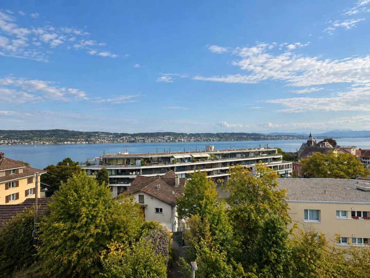 Bureaux lumineux dans une villa historique à Wädenswil - Photo 2 sur 14
