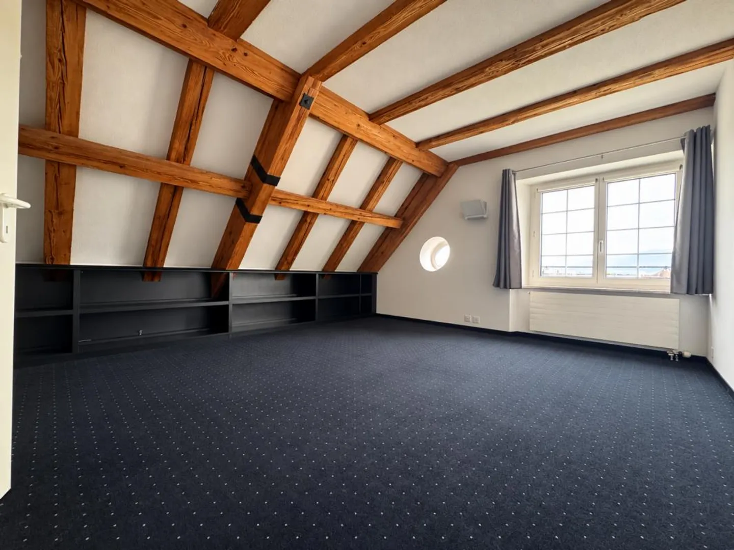 Bureaux lumineux dans une villa historique à Wädenswil - Photo 4 sur 14