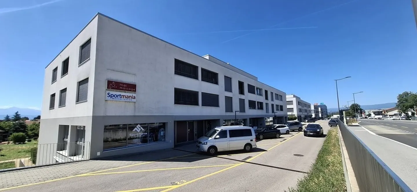 Geräumige Gewerbefläche im Erdgeschoss von 127m2 - Foto 1 von 12