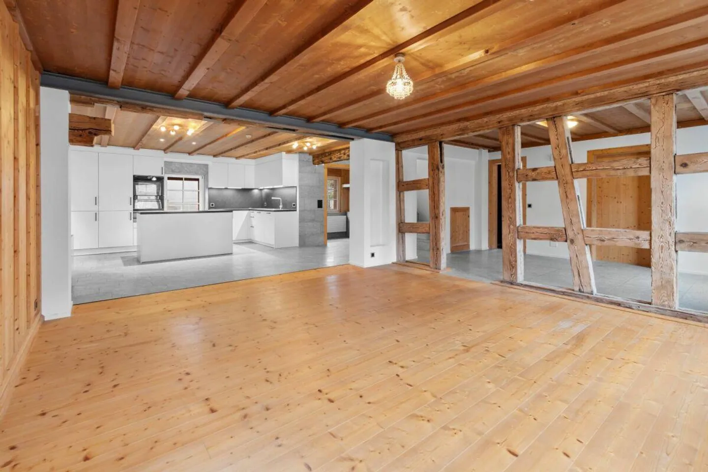 Fattoria (parte di casa) con fienile e terreno circostante - Foto 9 di 30