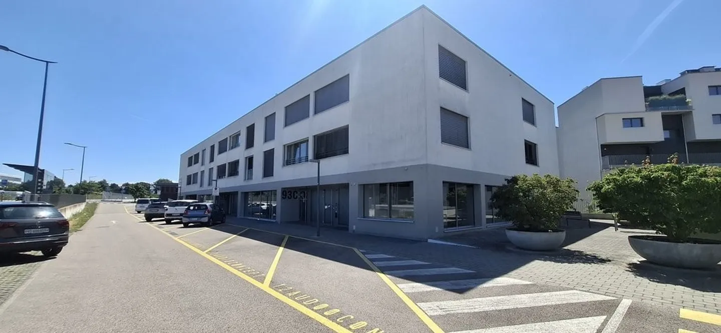 Geräumige Gewerbefläche im Erdgeschoss von 127m2 - Foto 2 von 12