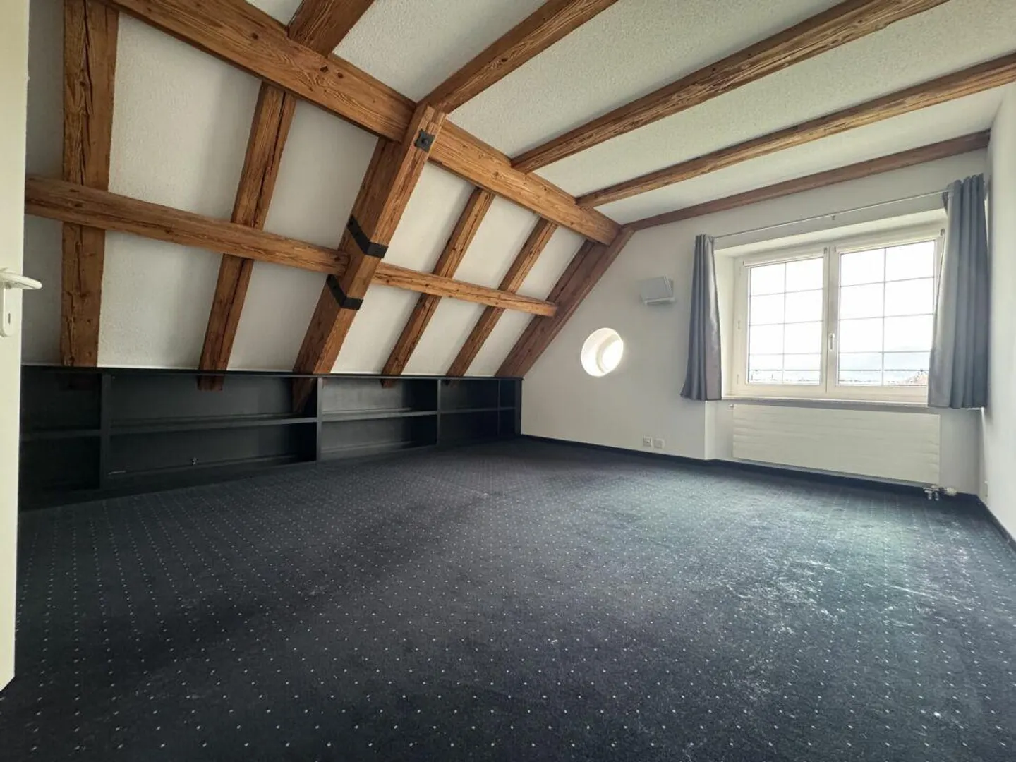 Bureaux lumineux dans une villa historique à Wädenswil - Photo 7 sur 14