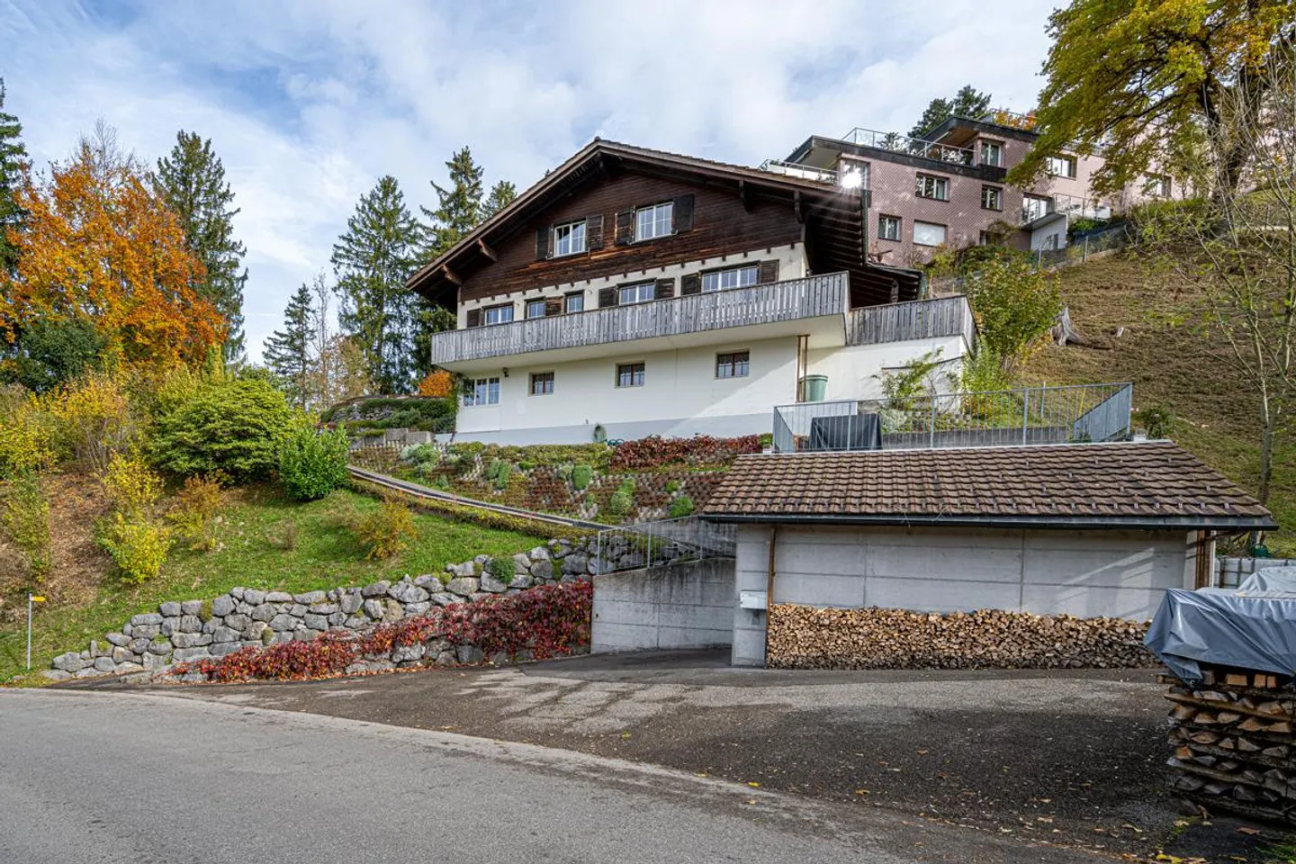 Vivere nel verde - Incantevole casa unifamiliare con area boschiva privata - Foto 2 di 30