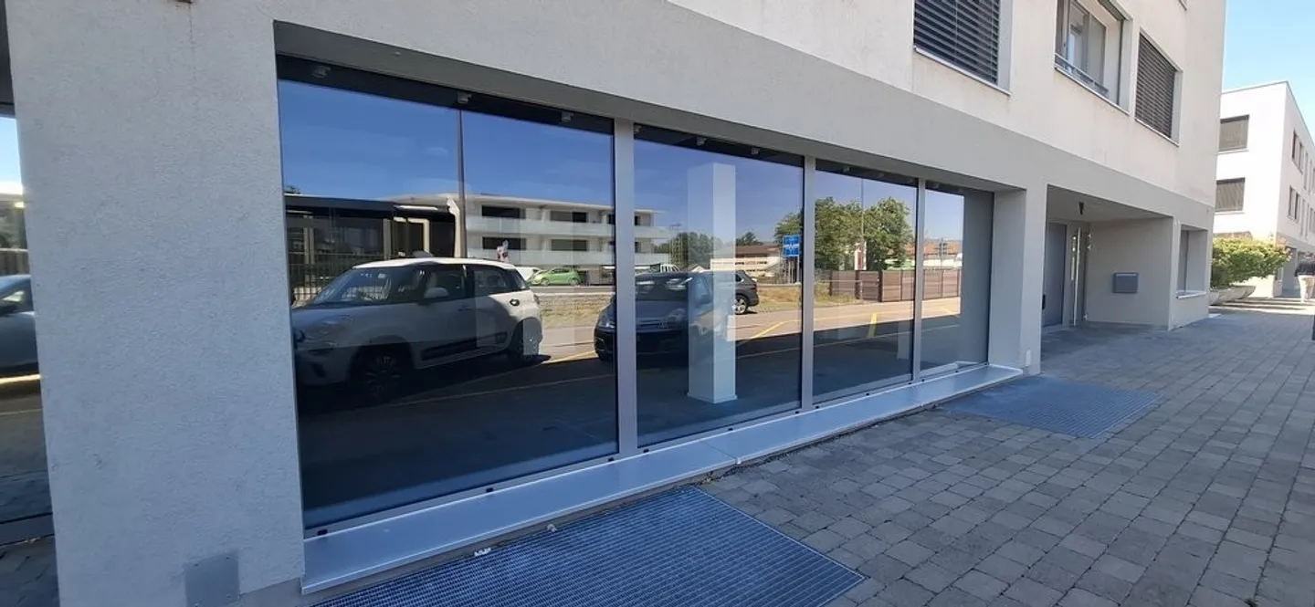 Geräumige Gewerbefläche im Erdgeschoss von 127m2 - Foto 4 von 12